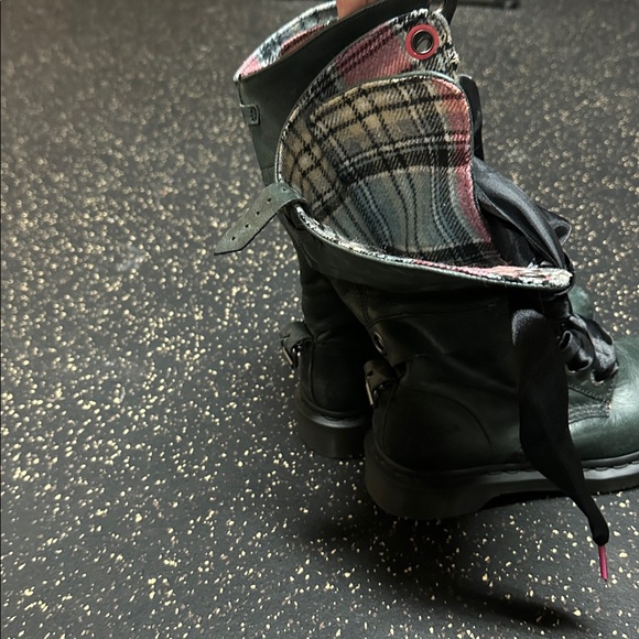 Dr Marten Stylish Women's Triumph Combat Boots - Picture 2 of 7